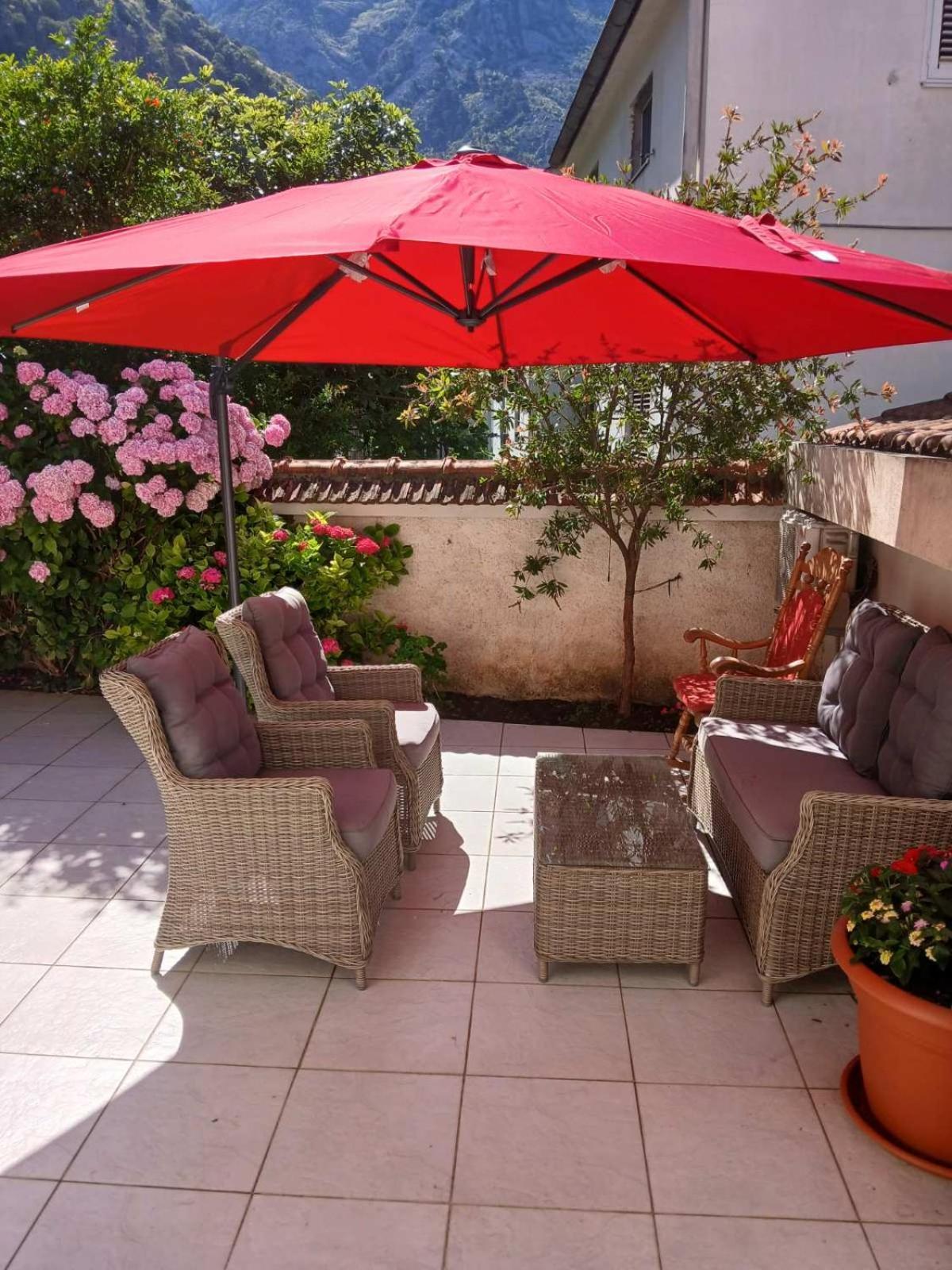 Kotor Sunrise Apartments ภายนอก รูปภาพ